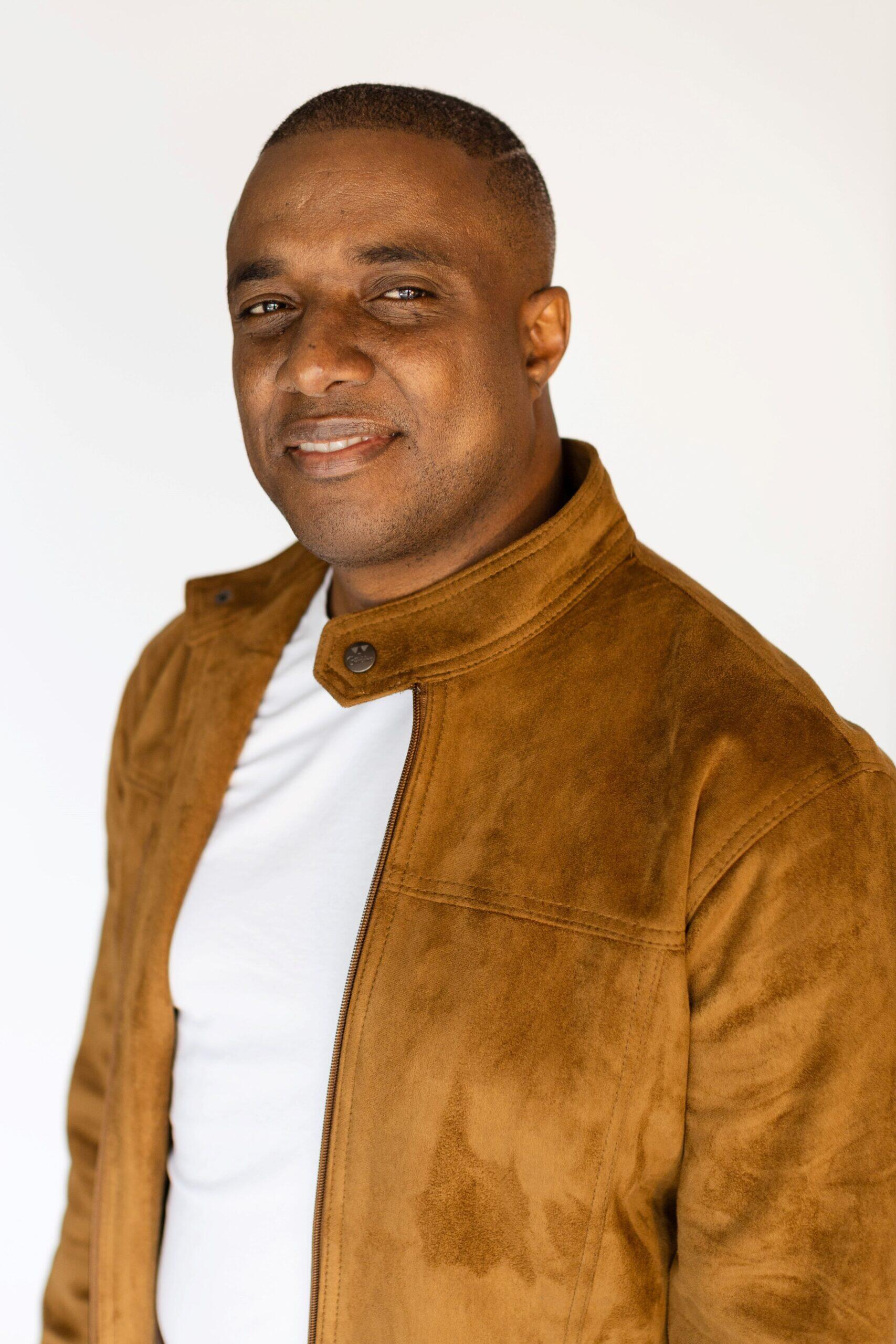 Soulful Christian And Gospel Melodies That Preach The Message of Peace: Elio Alcindor Releases A Hit New Single Premised On The Love For God.