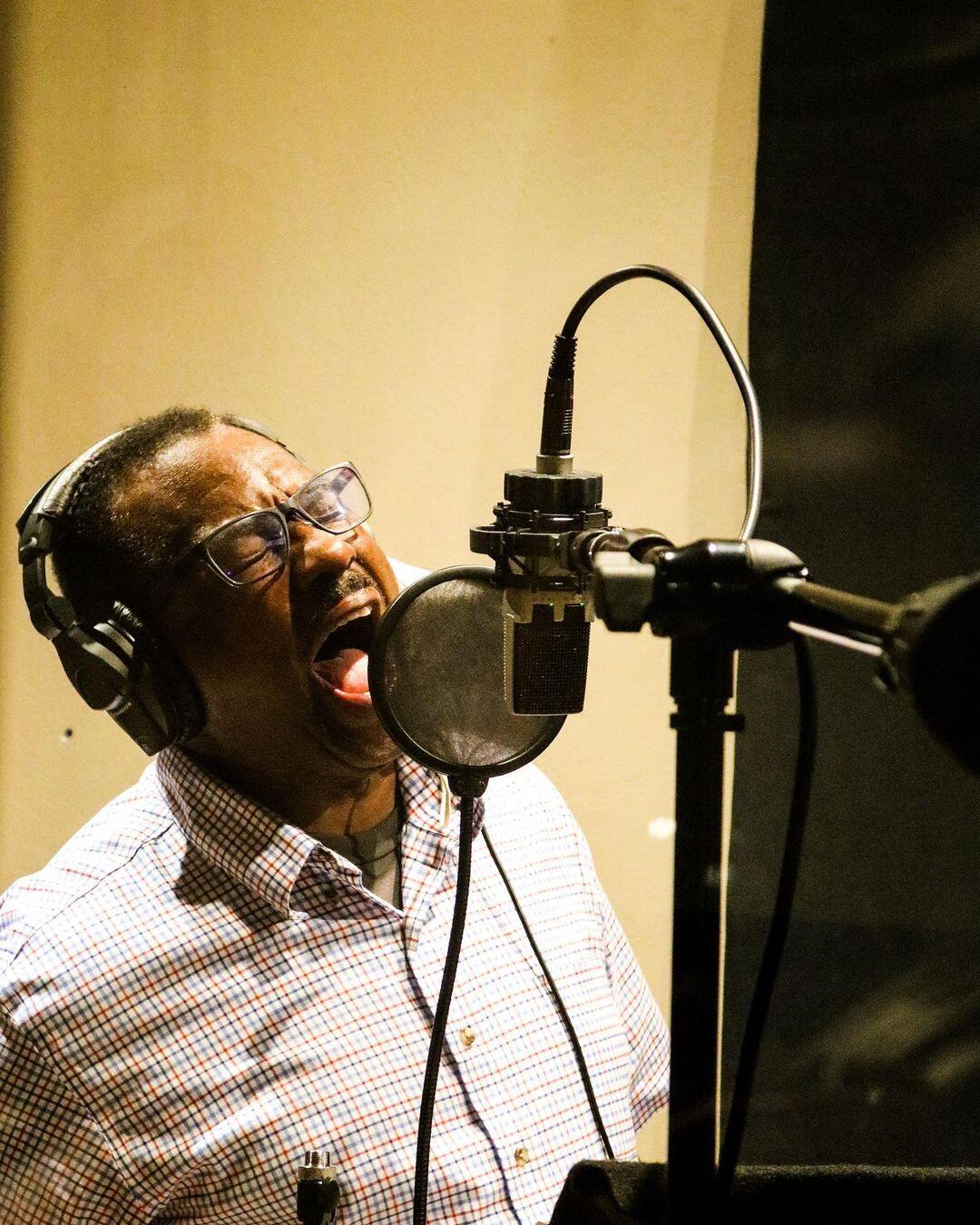 Uplifting Listeners with Upbeat Dance and R&amp;amp;B Music: Emerging Artist Dewaine G Jackson Releases New Single